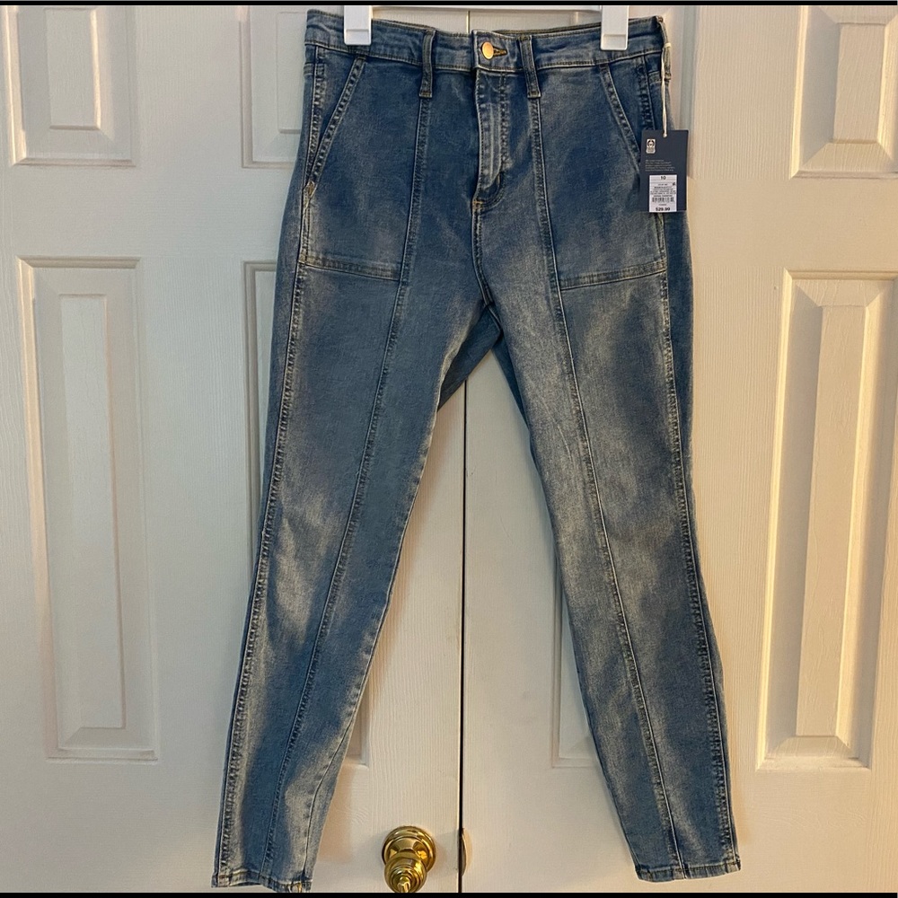Universal thread high rise skinny jeans, 10, NWT, medium vintage wash